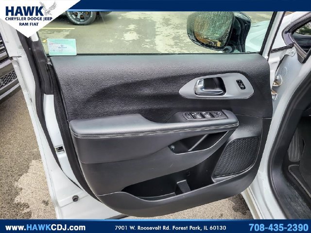 Used 2024 Chrysler Pacifica Limited FWD image 26