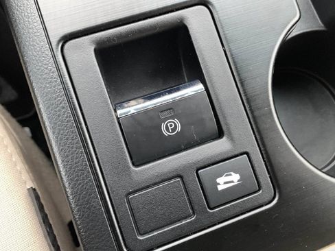 Used 2017 Subaru Legacy 2.5i Premium image 26