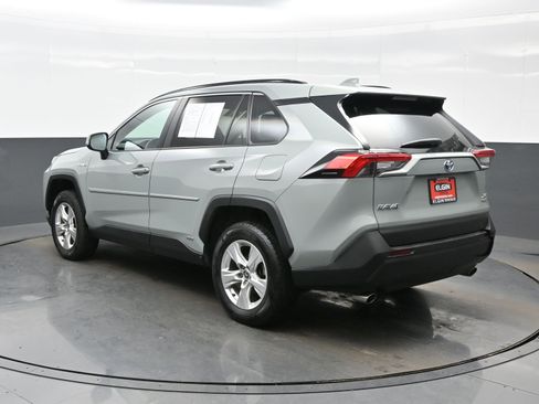Used 2021 Toyota RAV4 XLE w/ Convenience Package image 4