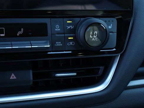 Used 2025 Toyota Grand Highlander XLE image 6