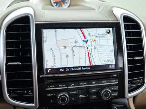 Used 2014 Porsche Cayenne Platinum Edition AWD/4WD image 20