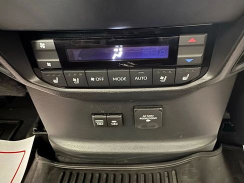 Used 2023 Toyota Sequoia Capstone AWD/4WD image 40