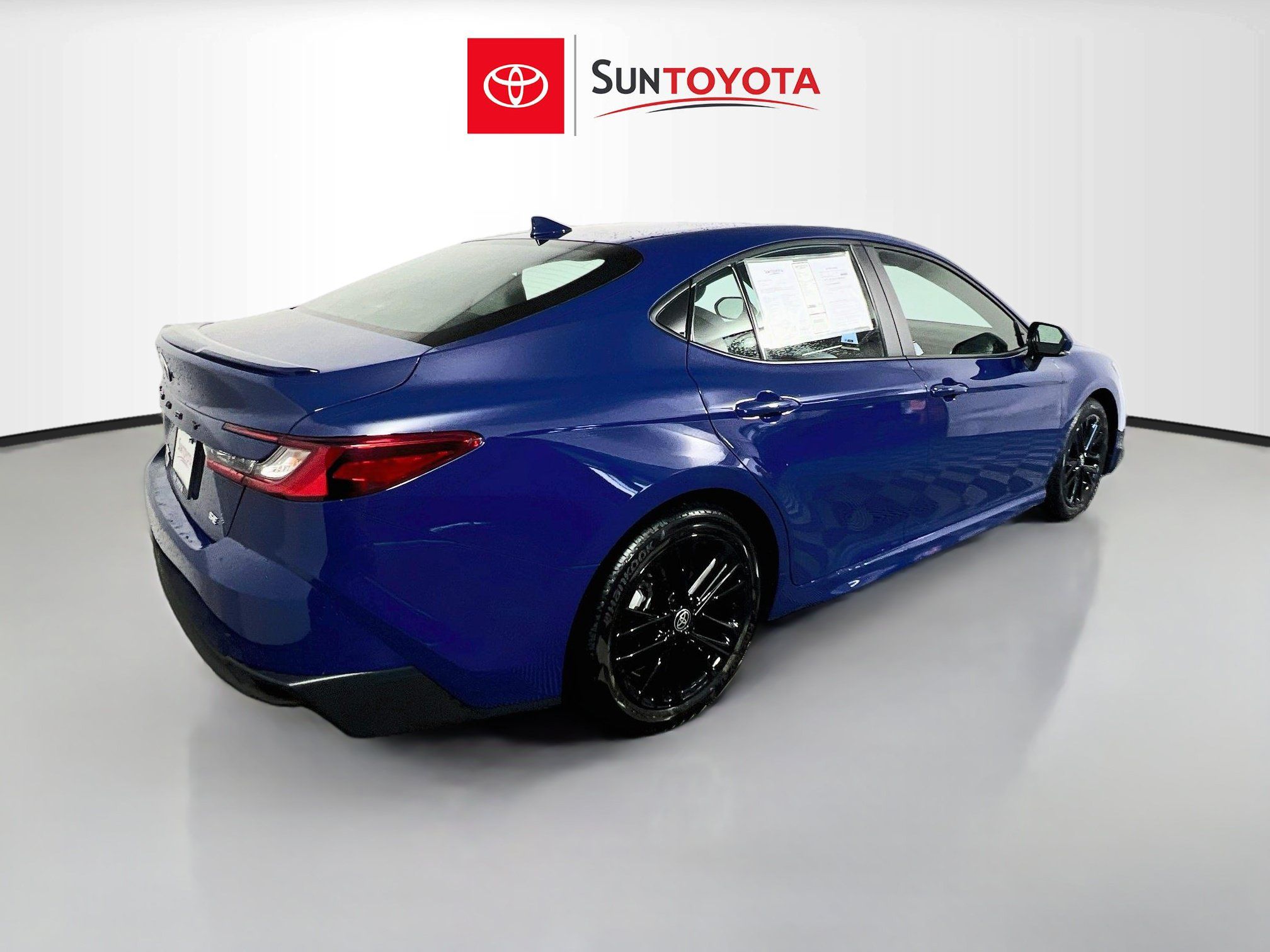 Used 2026 Toyota Camry SE FWD image 4