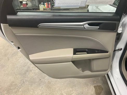 Used 2020 Ford Fusion SE image 13