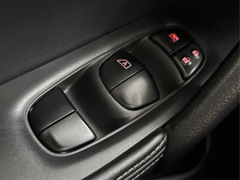 Used 2017 Nissan Rogue SL AWD/4WD image 40