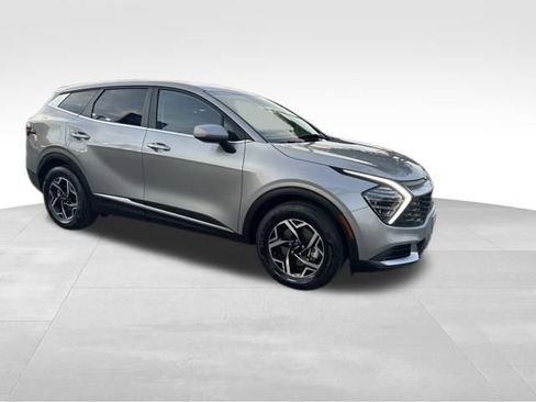 Used 2024 Kia Sportage LX image 7