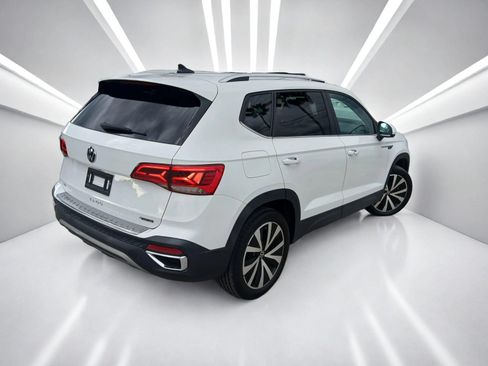 Used 2022 Volkswagen Taos SE AWD/4WD image 4