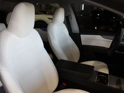 Used 2026 Tesla Model Y Long Range image 27