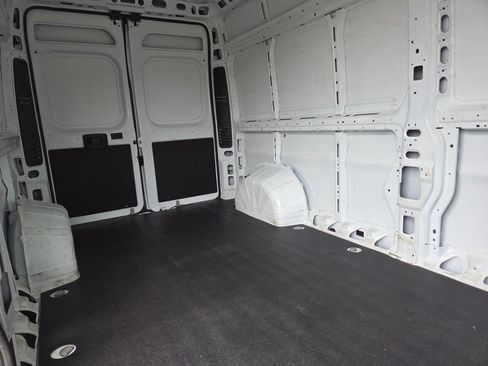 Used 2024 RAM ProMaster 2500 w/ Convenience Group FWD image 17