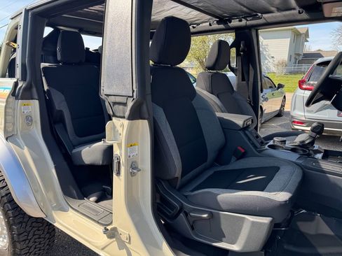 New 2025 Ford Bronco 4-Door AWD/4WD image 19