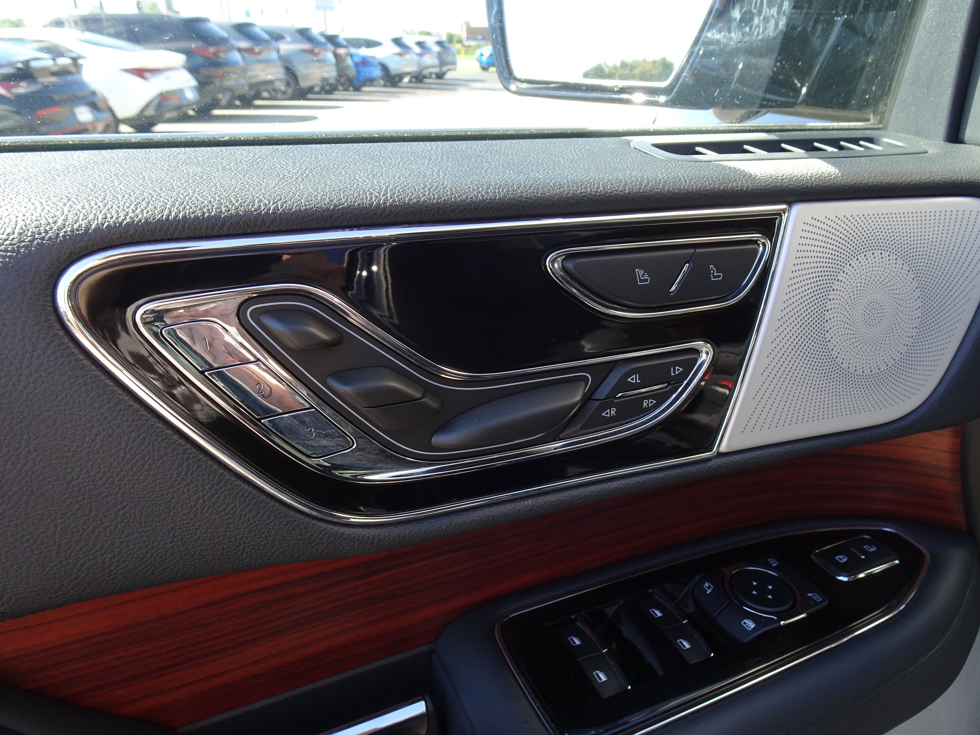 Used 2024 Lincoln Navigator Reserve AWD/4WD image 14