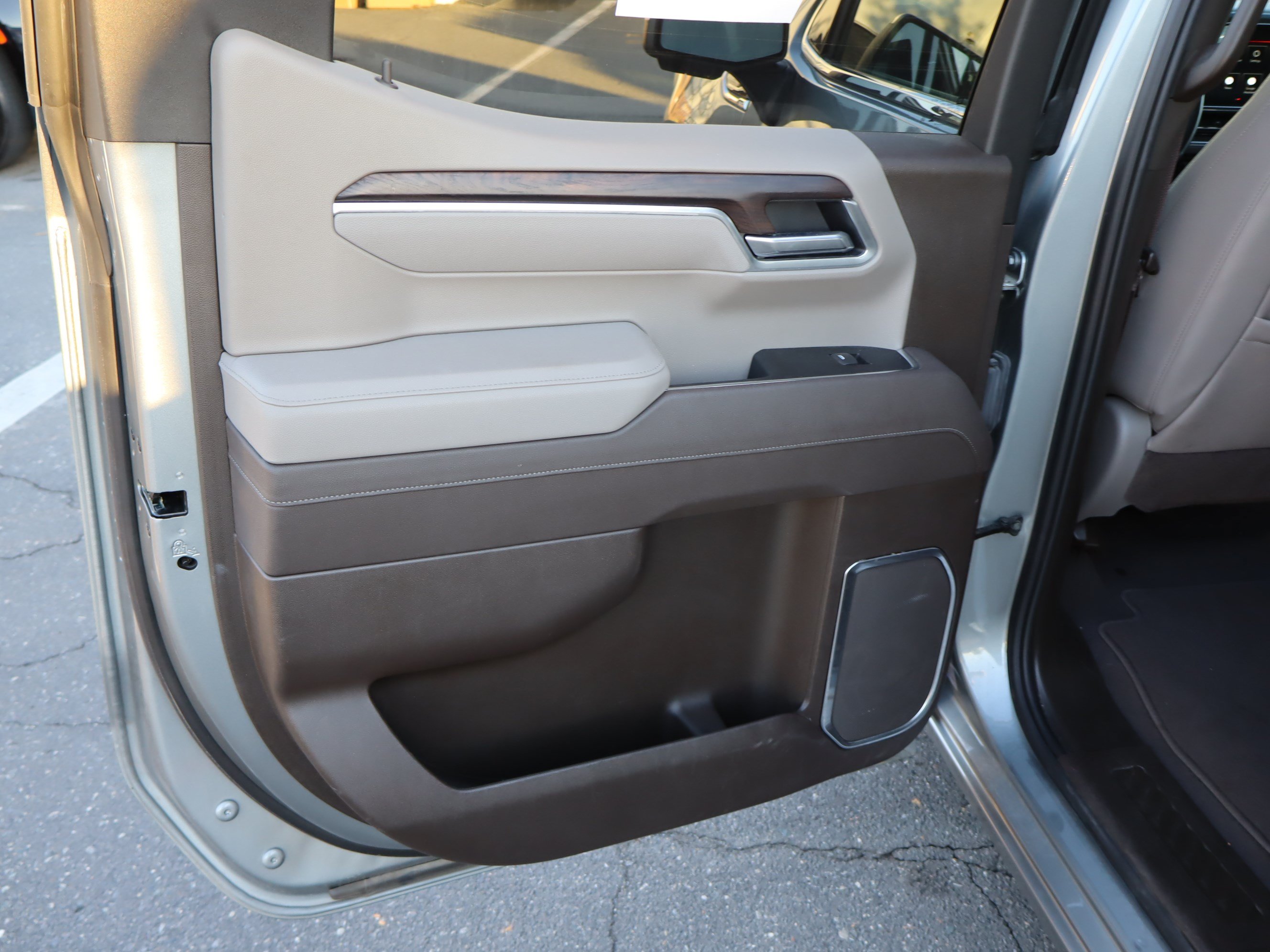 Used 2025 GMC Sierra 1500 SLT AWD/4WD image 29