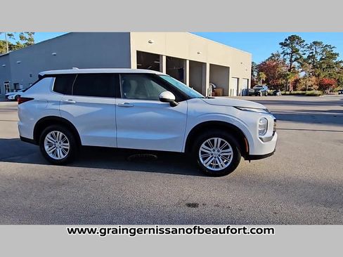 Used 2022 Mitsubishi Outlander ES image 36