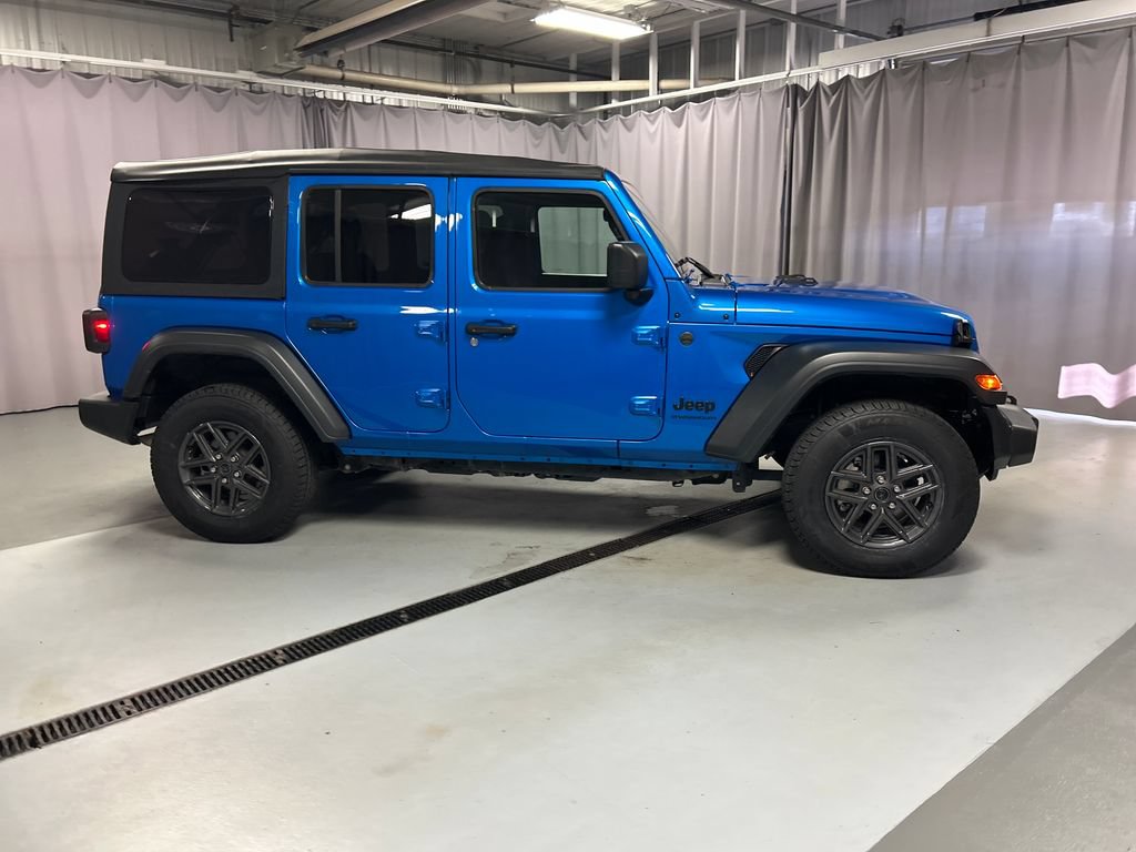 Used 2025 Jeep Wrangler Unlimited Sport AWD/4WD image 8