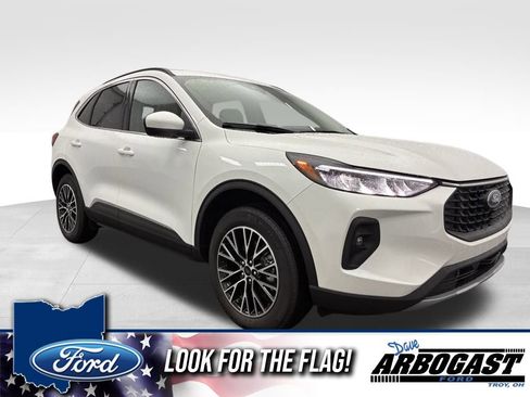 New 2026 Ford Escape SE w/ Class II Trailer Tow Package image 1