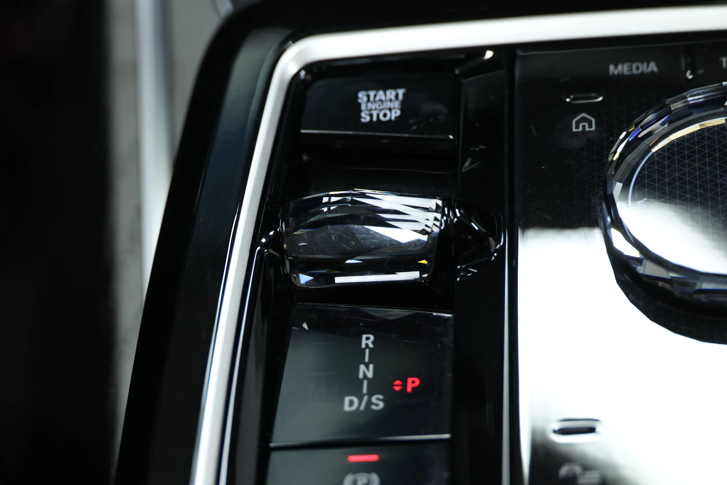Used 2025 BMW 740i RWD image 46