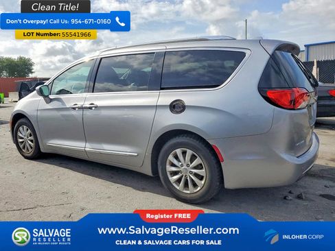 Used 2018 Chrysler Pacifica Touring-L FWD image 3