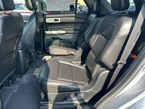 Certified 2024 Ford Explorer XLT w/ Equipment Group 202A AWD/4WD image 9