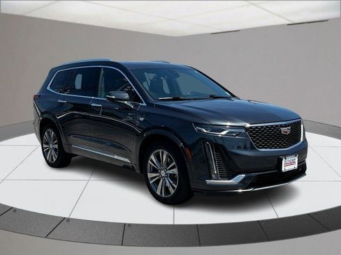 Used 2022 Cadillac XT6 Premium Luxury image 2