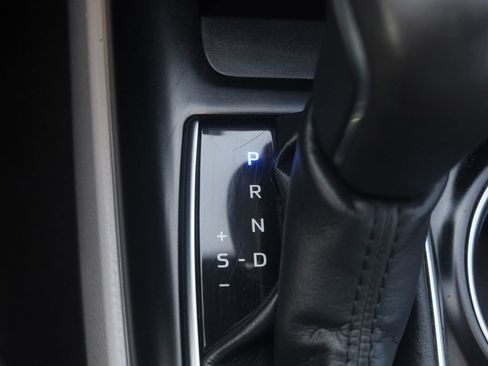 Used 2019 Toyota Camry XLE FWD image 7
