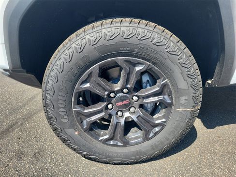 New 2025 GMC Canyon Elevation w/ Convenience Package image 7