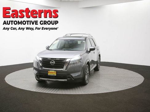 Used 2023 Nissan Pathfinder SL w/ SL Premium Package image 98