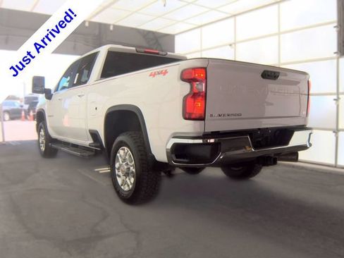 Used 2023 Chevrolet Silverado 2500 LT w/ Convenience Package AWD/4WD image 4