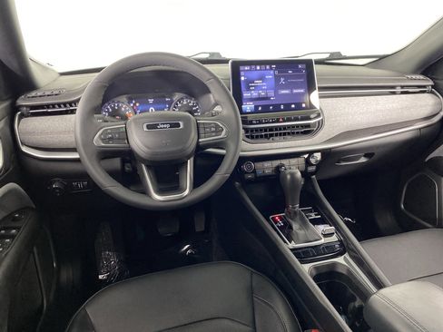Used 2023 Jeep Compass Latitude AWD/4WD image 19
