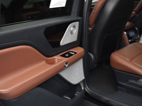 New 2026 Lincoln Aviator Reserve image 12