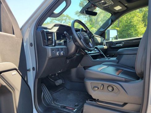 Used 2025 GMC Sierra 2500 AT4 w/ AT4 Premium Plus Package AWD/4WD image 8