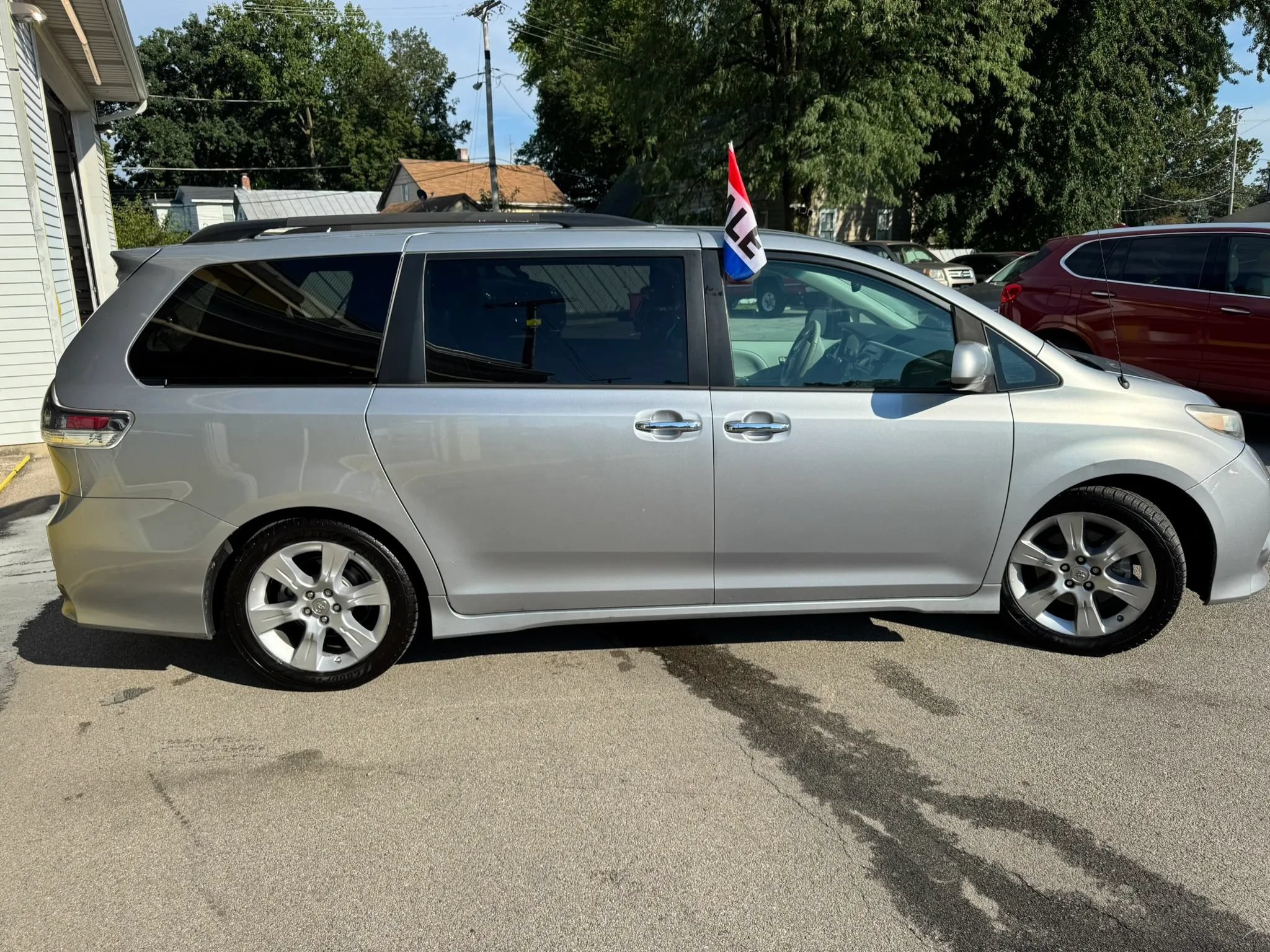 Used 2013 Toyota Sienna SE FWD image 10