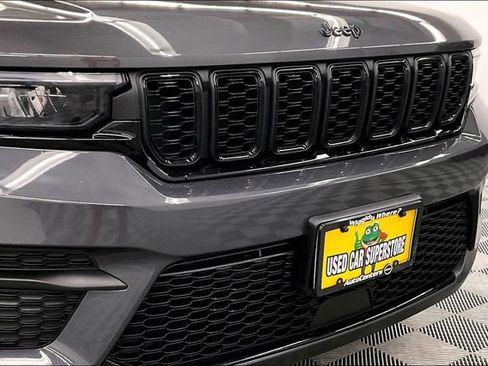Used 2024 Jeep Grand Cherokee Altitude AWD/4WD image 33