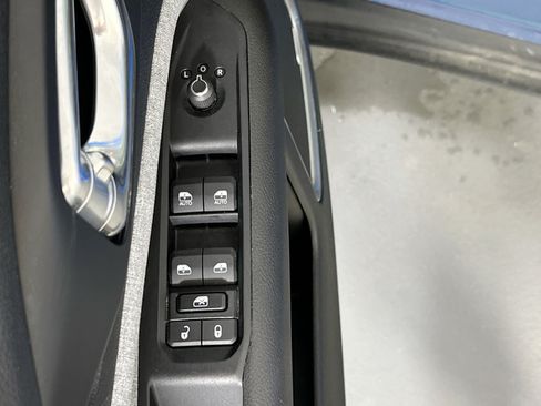 Used 2022 Jeep Compass Latitude w/ Sun and Sound Group AWD/4WD image 17