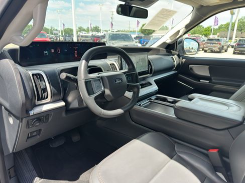 Used 2025 Ford Expedition Active AWD/4WD image 12