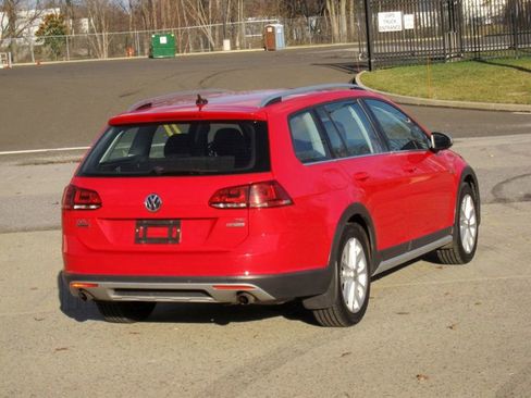 Used 2017 Volkswagen Golf Alltrack SEL image 12