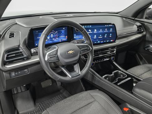 Used 2024 Chevrolet Traverse LS FWD image 14