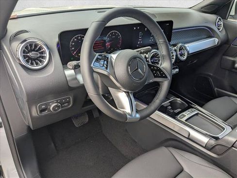 Used 2026 Mercedes-Benz GLB 250 4MATIC image 3