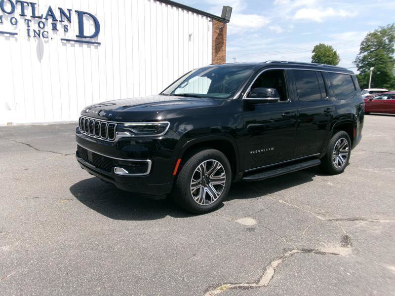 Used 2025 Jeep Wagoneer 4WD image 2