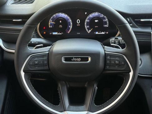 New 2025 Jeep Grand Cherokee L Altitude image 11