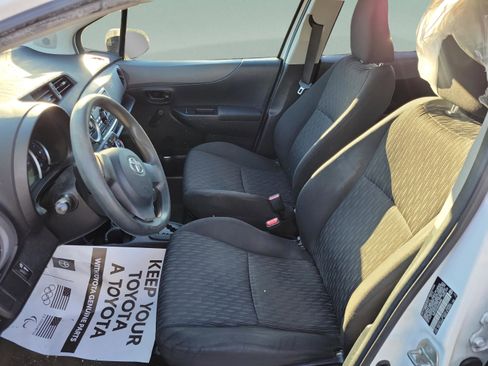 Used 2014 Toyota Yaris L image 8