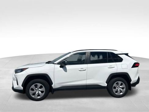 Used 2021 Toyota RAV4 LE image 3