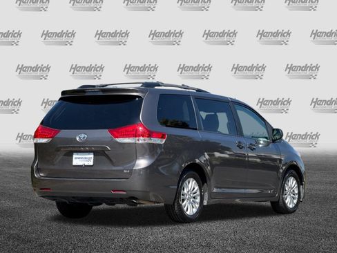 Used 2013 Toyota Sienna XLE FWD image 5