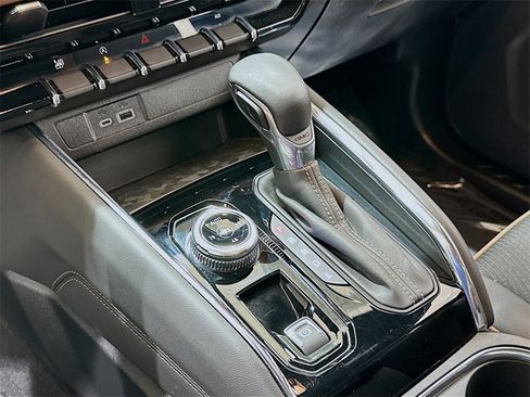 Used 2025 GMC Canyon AT4 image 17