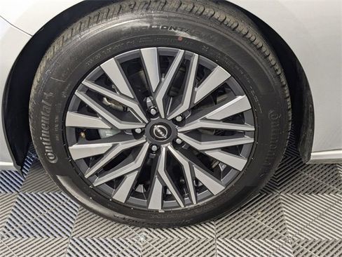 Used 2024 Nissan Altima 2.5 SV image 8