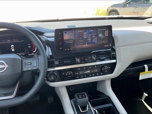 New 2026 Nissan Pathfinder SL image 4