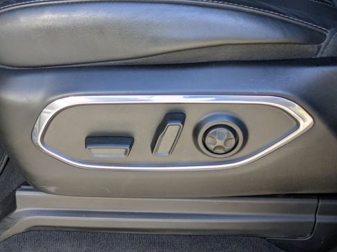 Used 2022 Jeep Wagoneer Series III w/ Flexible Seating Group image 23