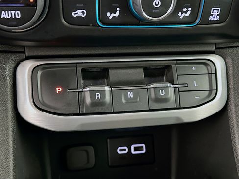 Used 2023 GMC Acadia SLE w/ Driver Convenience Package image 25