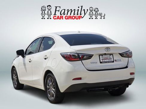 Used 2019 Toyota Yaris LE FWD image 3