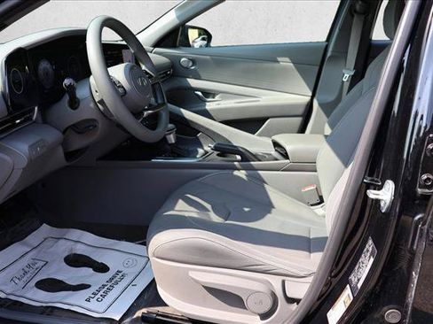 Used 2024 Hyundai Elantra SEL FWD image 11