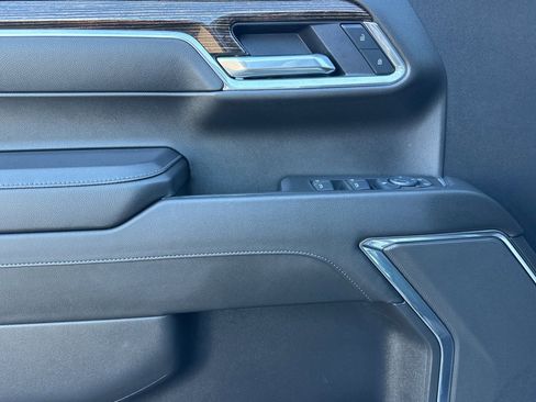 Used 2025 GMC Sierra 1500 Elevation image 9